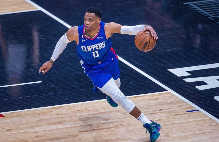 俄克拉荷马雷霆迎国王杯关键赛；赛后更衣室发声；管理层满意；团队化学反应显著的简单介绍