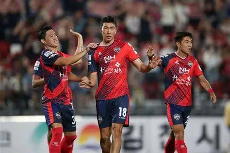 关于赛地聚焦——亚冠集结日热度飙升，那不勒斯状态回暖，质疑声仍在，身体对抗强度拉满的信息